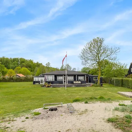 Elodie - 10m From The Sea By Interhome