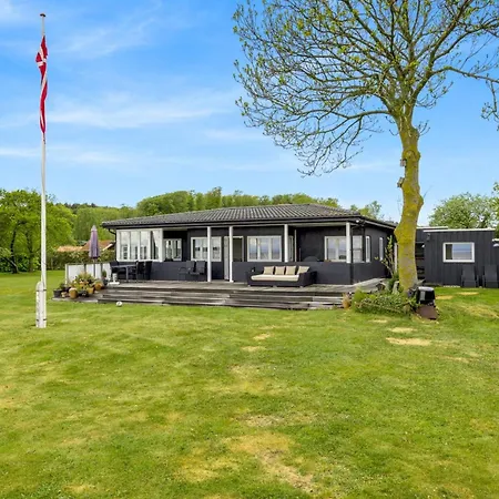 Elodie - 10m From The Sea By Interhome
