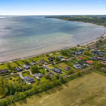 Elodie - 10m From The Sea By Interhome