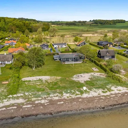 Elodie - 10m From The Sea By Interhome *